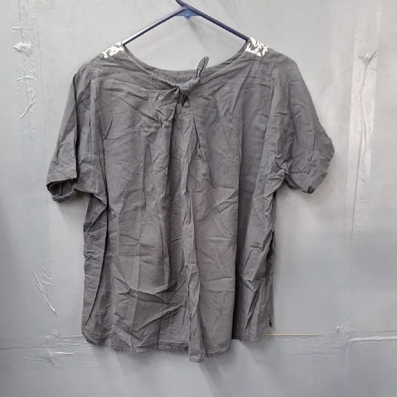 Gray Boxy Blouse with Embellished Short Sleeves - Picture 4 of 5